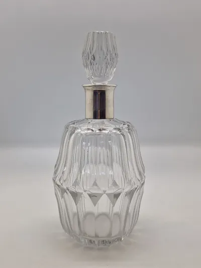 Original glaskaraffel med “bånd” omkring halsen i 3 tårnet sølv - 1930’erne