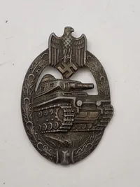Originalt Panzerkampfabzeichen - Hersteller  A. D. Schwerdt of Stuttgart nålefæste knækket