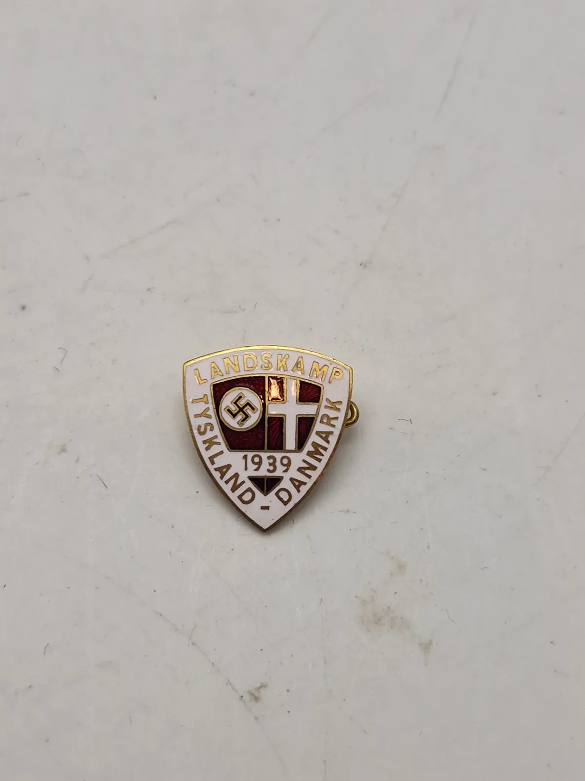 Original pin for  landskampen mellem Danmark og Tyskland 1939