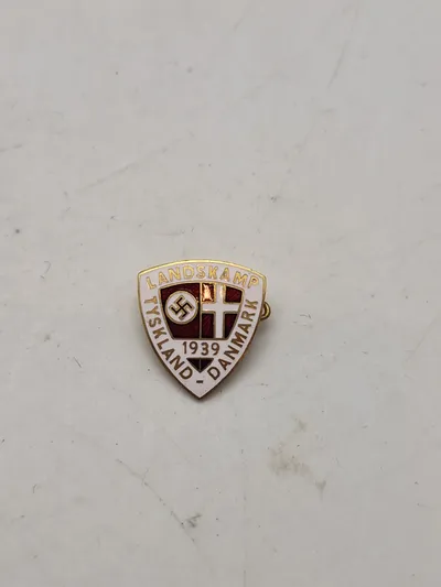 Original pin for  landskampen mellem Danmark og Tyskland 1939