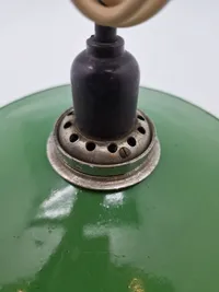 Original “Skomager lampe” lavet med grøn emalje hos Glud & Marstrand