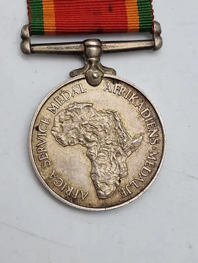 Original WW2 Africa Service Medal 1939-45 - Navngiven (Sølv)