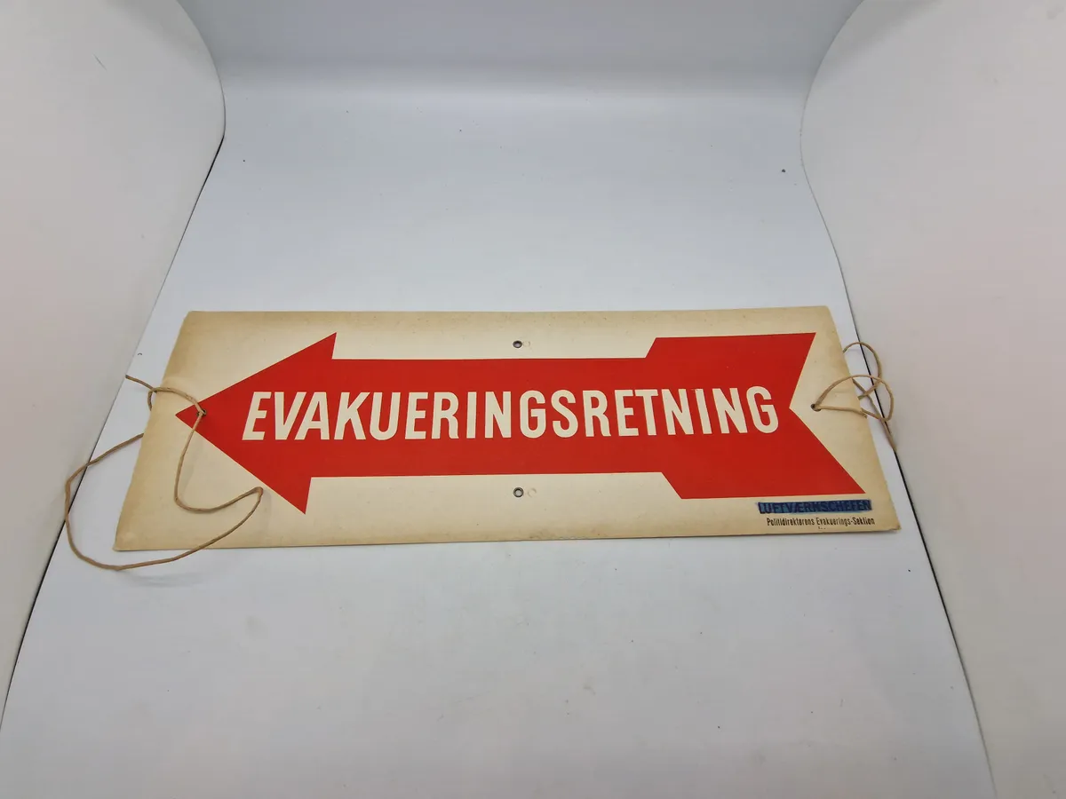 Originalt skilt “Evakueringsretning” WW2