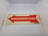Originalt skilt “Evakueringsretning” WW2
