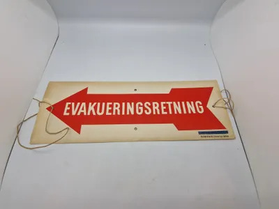 Originalt skilt “Evakueringsretning” WW2