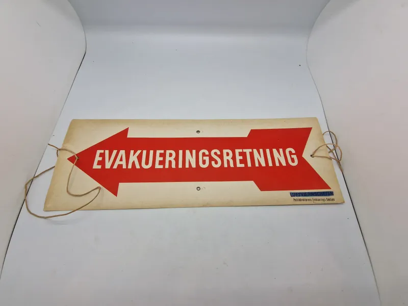 Originalt skilt “Evakueringsretning” WW2