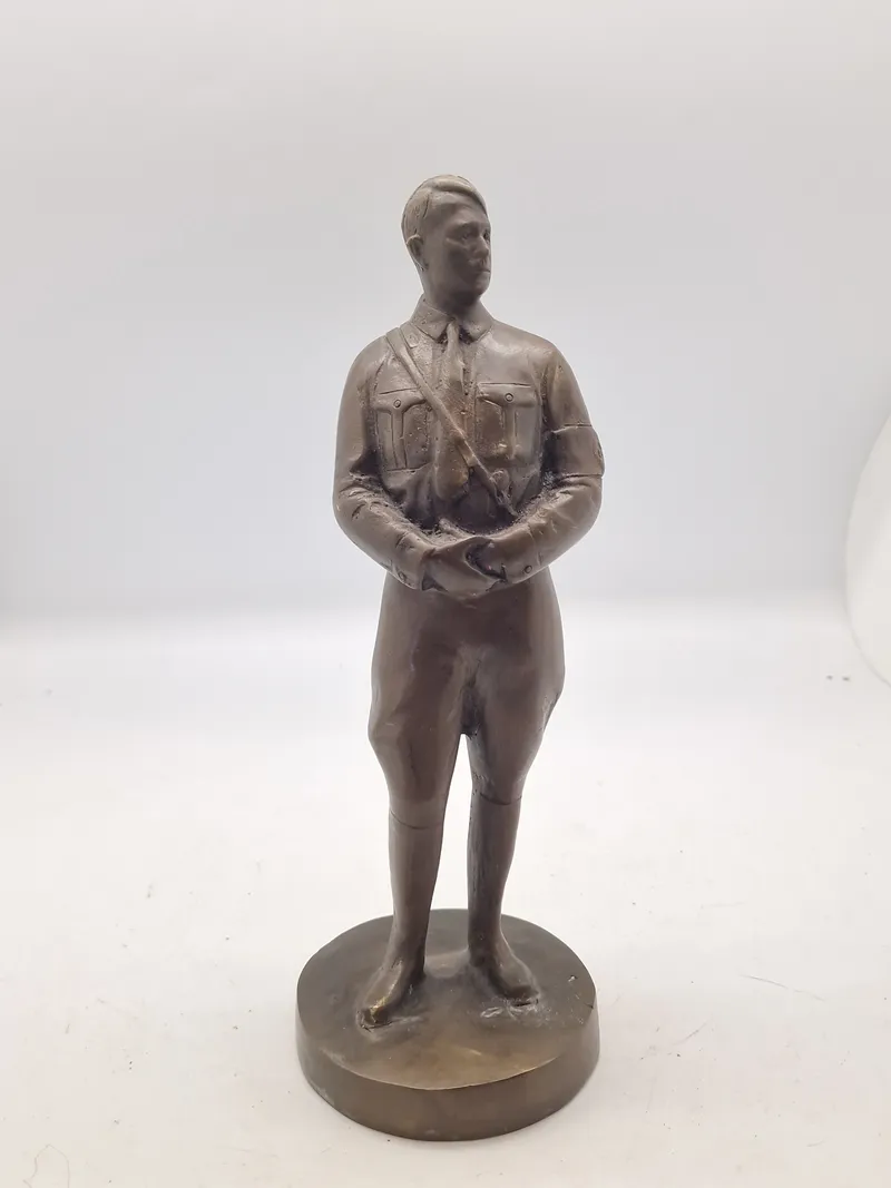 Buste af Adolf Hitler - Efterkrigs