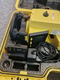 Leica Builder 309 (Teodolit) med kasse + diverse (ej komplet, mangler bl.a. batterier) nypris ca 50.000,-
