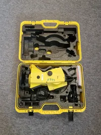 Leica Builder 309 (Teodolit) med kasse + diverse (ej komplet, mangler bl.a. batterier) nypris ca 50.000,-