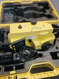 Leica Builder 309 (Teodolit) med kasse + diverse (ej komplet, mangler bl.a. batterier) nypris ca 50.000,-