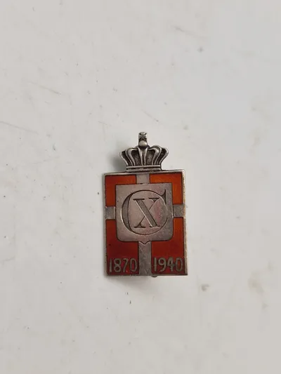 Originalt Georg Jensen kongemærke, sterlingsølv og emalje