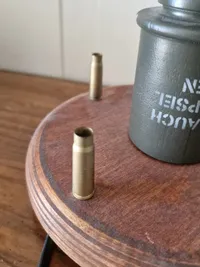 Lampe lavet i form af tysk granat og hjelm - efterkrigs