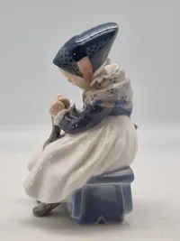 Figur, Strikkende kvinde, B&G 1314