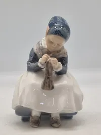 Figur, Strikkende kvinde, B&G 1314
