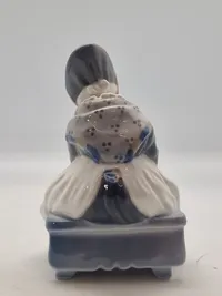 Figur, Strikkende kvinde, B&G 1314