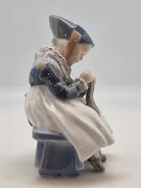 Figur, Strikkende kvinde, B&G 1314