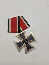 Ekstremt sjældent originalt Eisernes Kreuz 2.kl givet til Frikorps mand Ove Lind (faldet 1942) Jernkorset er gjort klar med dansk monteret bånd, men aldrig båret sådan