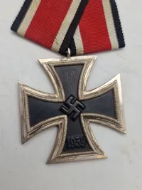 Ekstremt sjældent originalt Eisernes Kreuz 2.kl givet til Frikorps mand Ove Lind (faldet 1942) Jernkorset er gjort klar med dansk monteret bånd, men aldrig båret sådan