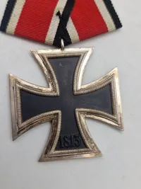 Ekstremt sjældent originalt Eisernes Kreuz 2.kl givet til Frikorps mand Ove Lind (faldet 1942) Jernkorset er gjort klar med dansk monteret bånd, men aldrig båret sådan