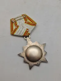 Original tunesisk order  of the republic 1.model (1959-67) med æske samt diverse. Medaljen er af sølv og emalje