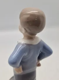 Royal Copenhagen figur - Dreng med stribet bold no. 3542