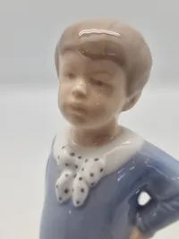 Royal Copenhagen figur - Dreng med stribet bold no. 3542
