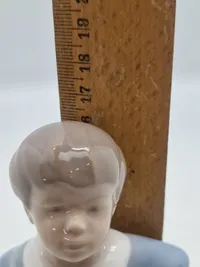 Royal Copenhagen figur - Dreng med stribet bold no. 3542