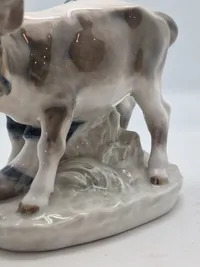 Dreng med kalv, Royal Copenhagen