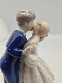 Ungdommelig Dristighed, Dreng og pige, Bing & Grøndahl figur