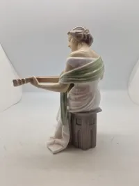 Porcelænsfigur, kvinde med guitar, Bing & Grøndahl, Danmark
