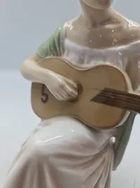 Porcelænsfigur, kvinde med guitar, Bing & Grøndahl, Danmark