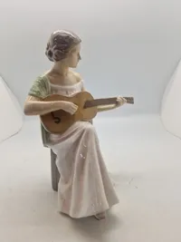 Porcelænsfigur, kvinde med guitar, Bing & Grøndahl, Danmark