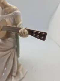 Porcelænsfigur, kvinde med guitar, Bing & Grøndahl, Danmark