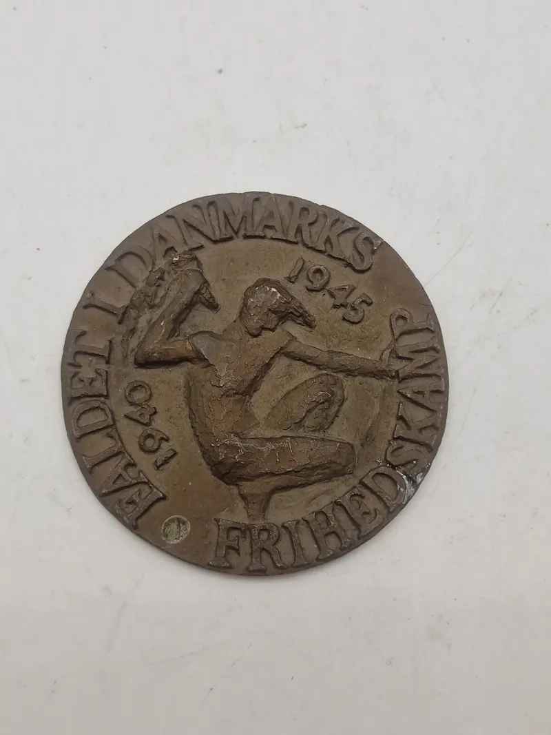 Original plakette til gravstenen for faldne danske modstandsfolk - Obs: Denne plakette er ubrugt, og har aldrig været monteret
