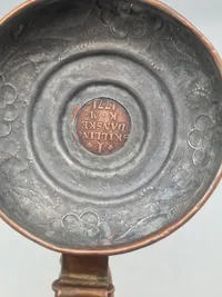 Originalt lågkrus med original ilagt 2 skilling 1771