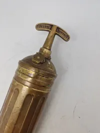 Original engelsk militær brandsprøjte fra 1943 - stemplet War department og Broad Arrow