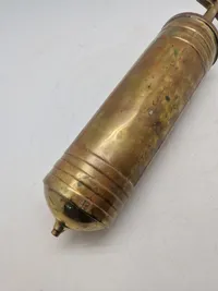 Original engelsk militær brandsprøjte fra 1943 - stemplet War department og Broad Arrow
