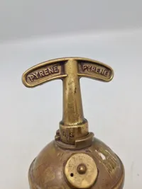 Original engelsk militær brandsprøjte fra 1943 - stemplet War department og Broad Arrow