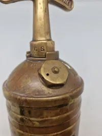 Original engelsk militær brandsprøjte fra 1943 - stemplet War department og Broad Arrow