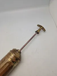 Original engelsk militær brandsprøjte fra 1943 - stemplet War department og Broad Arrow