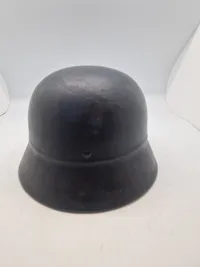 Original tysk ww2 brandhjelm med påsat mærke