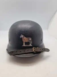 Original tysk ww2 brandhjelm med påsat mærke