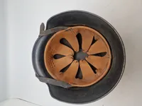 Original tysk ww2 brandhjelm med påsat mærke
