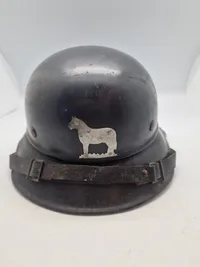 Original tysk Luftschütz hjelm, ww2 med påsat mærke