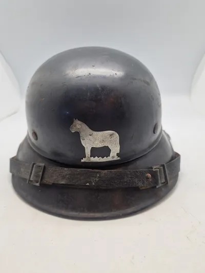 Original tysk Luftschütz hjelm, ww2 med påsat mærke