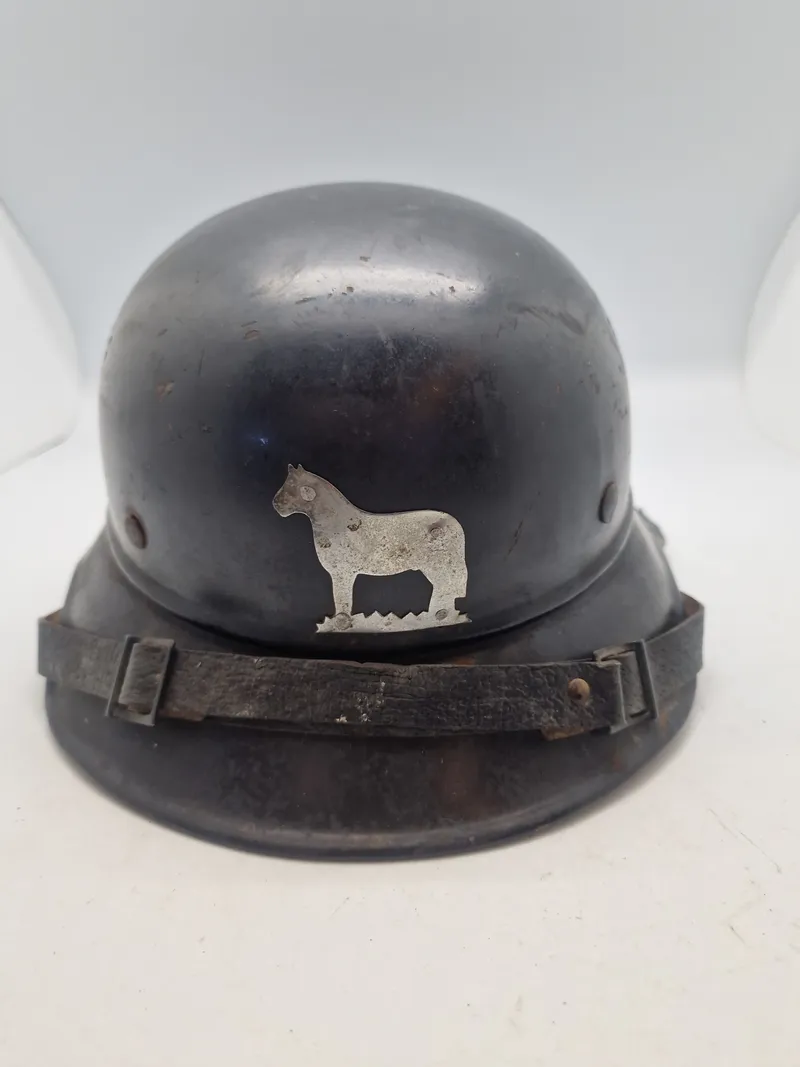 Original tysk Luftschütz hjelm, ww2 med påsat mærke