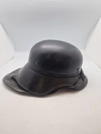 Original tysk Luftschütz hjelm, ww2 med påsat mærke
