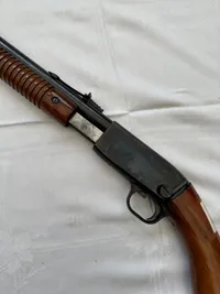 FN National  Browning pumpgun kaliber 22 long, serie nummer 133740