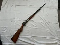 FN National  Browning pumpgun kaliber 22 long, serie nummer 133740