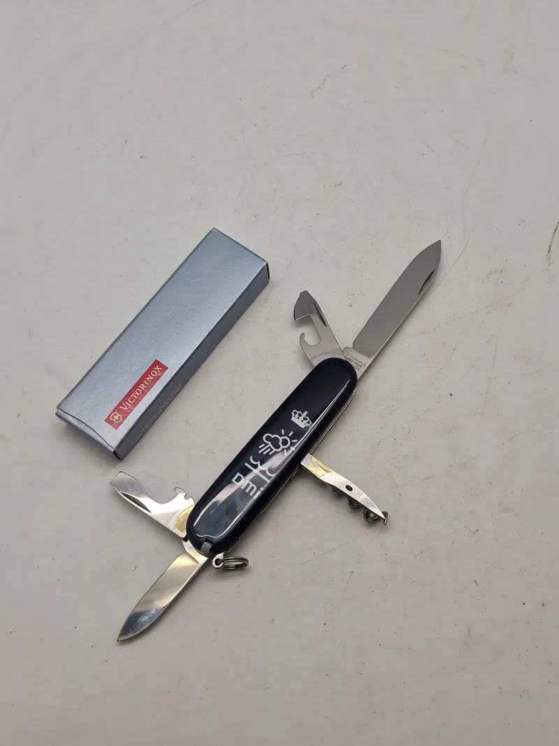 Originalt Victorinox multitool med æske